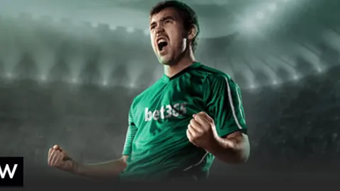 中超裁判评议第二期：足协裁委会点评争议判罚，三错判两准