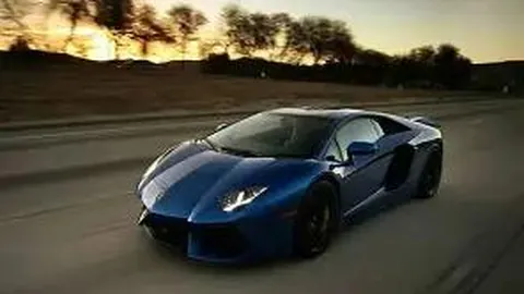 王楚钦隐忍伤病已久！赛场腰痛挣扎，晨起扶腰难掩痛楚，赛场一幕让人揪心不已！